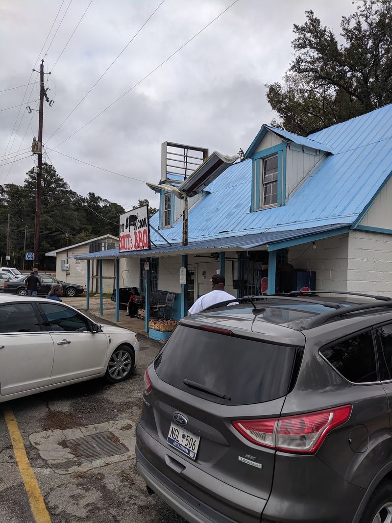 Why This Still Feels Like A Roadside BBQ Destination