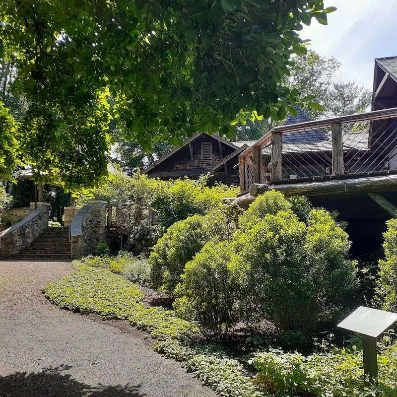 A Hidden Sanctuary With a Century-Old Heart