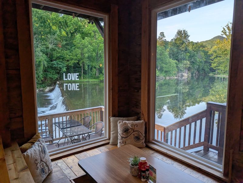 Dine Beside Laurel Creek