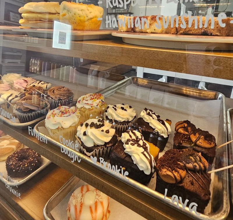 A Dessert Case Built for More People