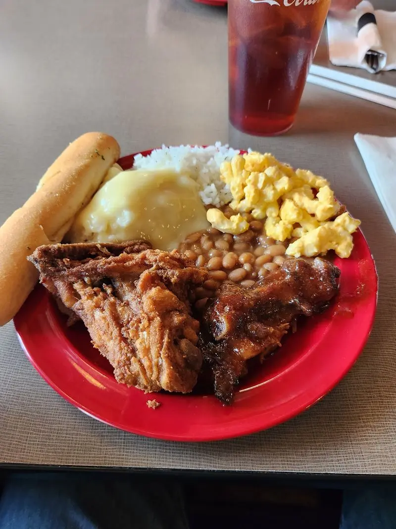 A Buffet Where the Highway Suddenly Feels Homemade