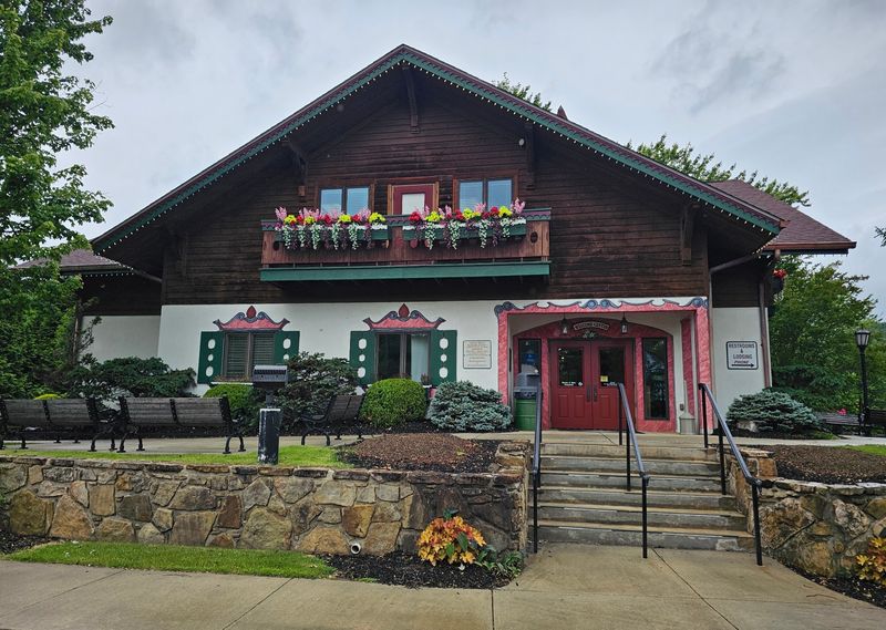 Start at the Helen Welcome Center