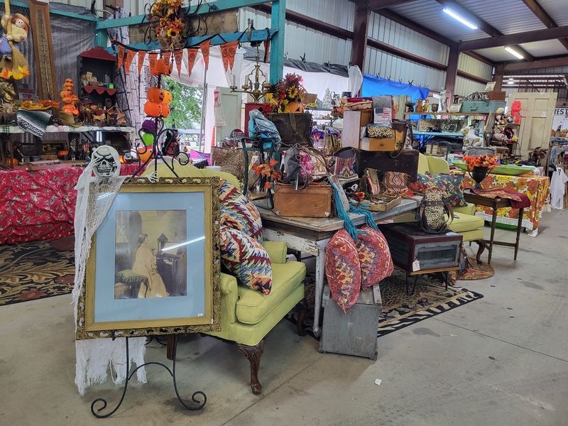 Where to Hunt for Antiques and Collectibles