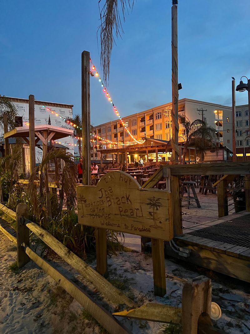 Tiki Hut - The Black Pearl - Colonial Beach