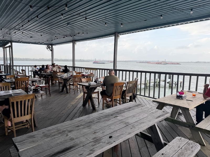 The Riverside Seafood and Grill - Channelview