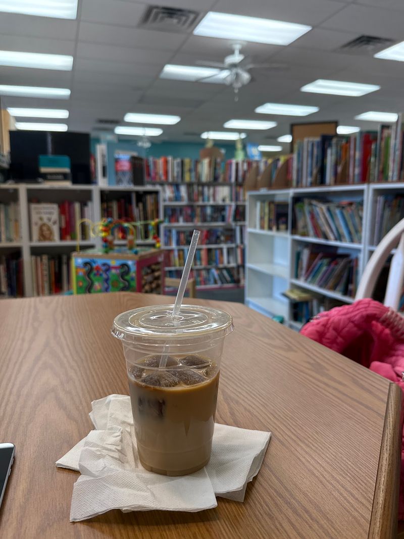 A Cafe Setting Turns Errands Into a Small Treat