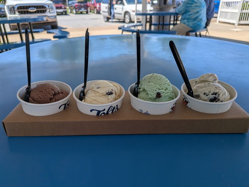 Toft Dairy Ice Cream Parlor - Sandusky