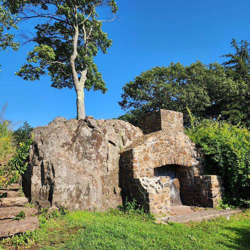 Talcott Mountain Heublein Tower Trail, Simsbury, Hartford County