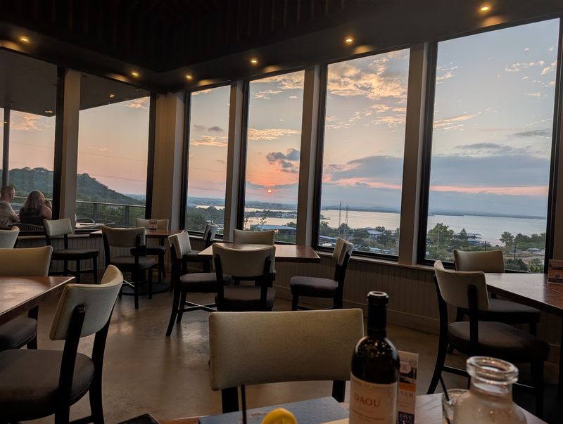 Bay View Restaurant & Bar - Cottonwood Shores