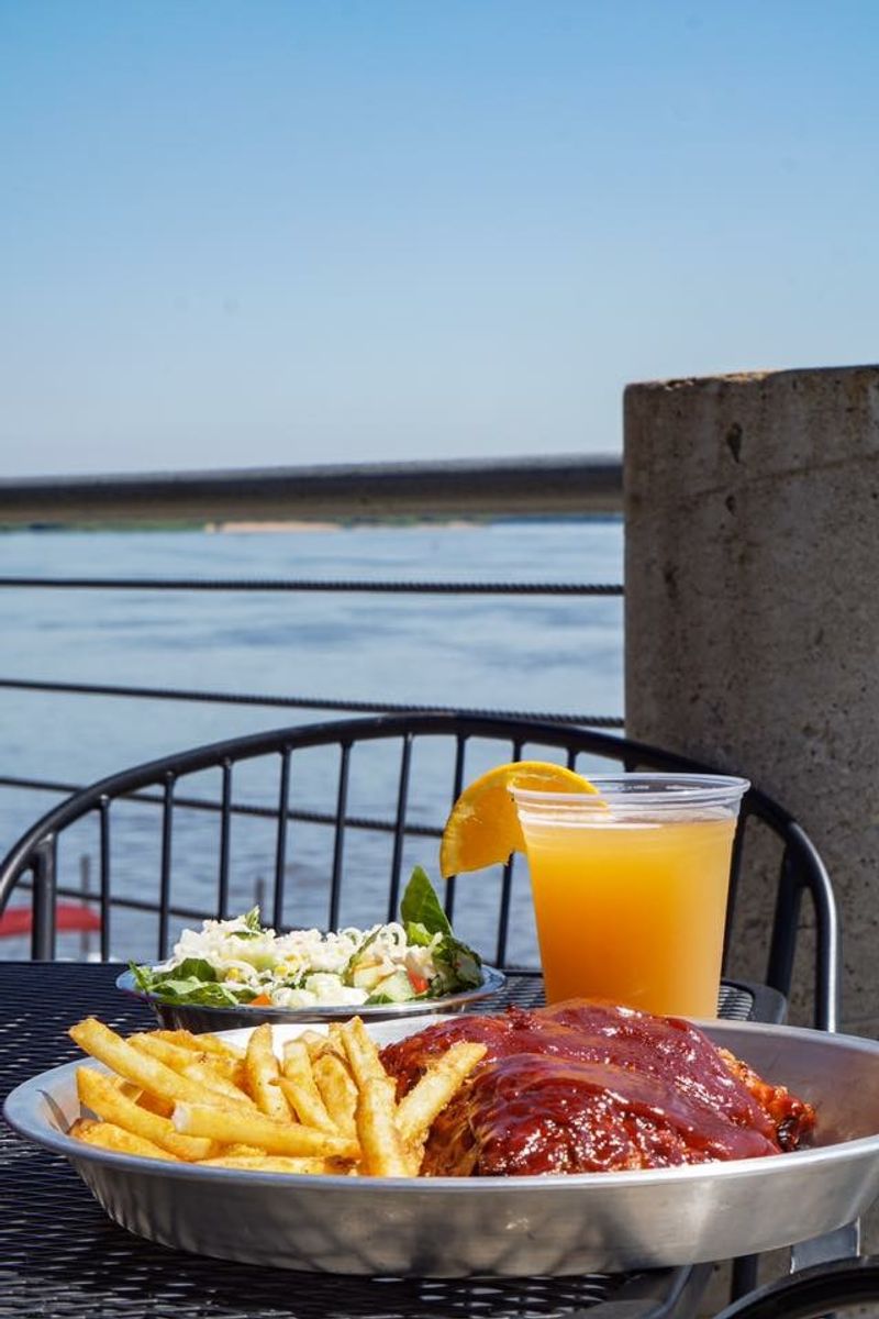 Go Fish Marina Bar & Grill - Princeton