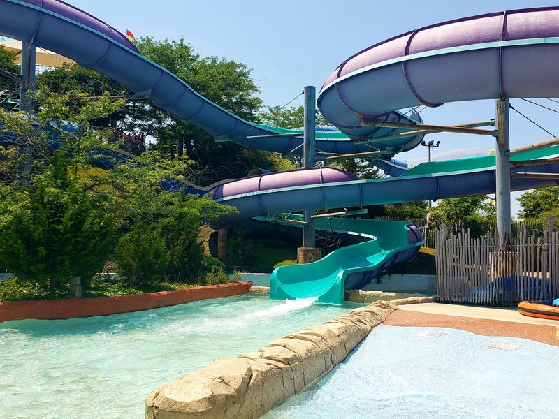Anaconda Water Slide - The Family Favorite Thrill