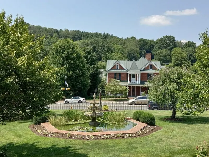 Abingdon - A Mountain Town Where the Arts Take Center Stage