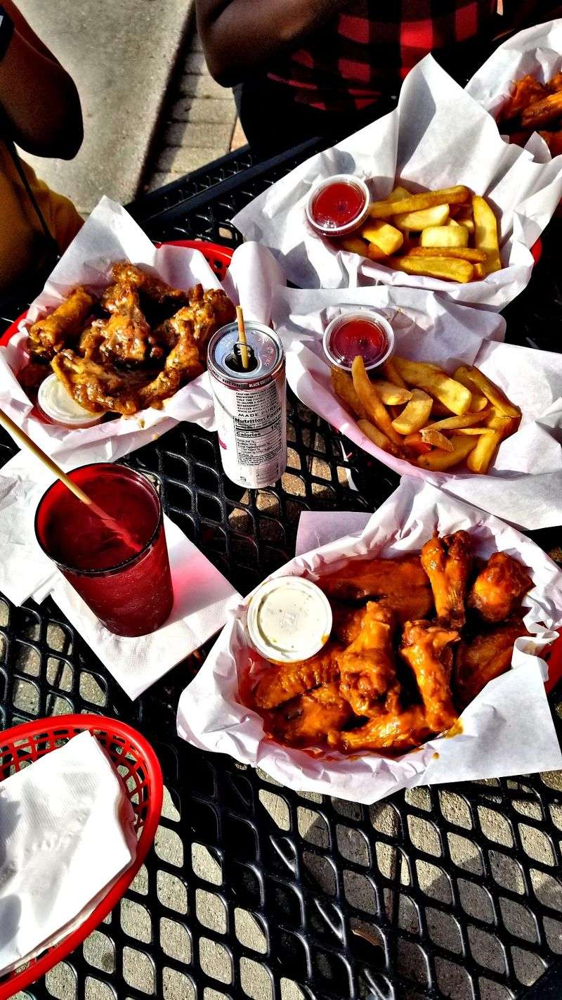 A Wing Stop With a Neighborhood Feel