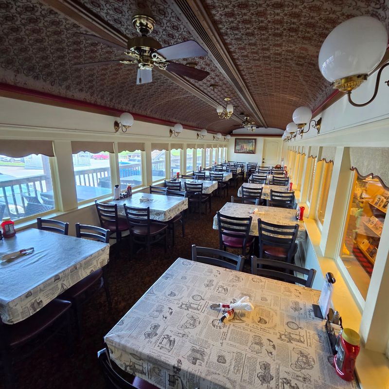 A Real Train Car Makes Dinner Feel Like an Adventure