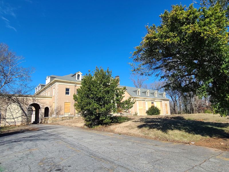 A Grand Atlanta Mansion With a Faded Glow
