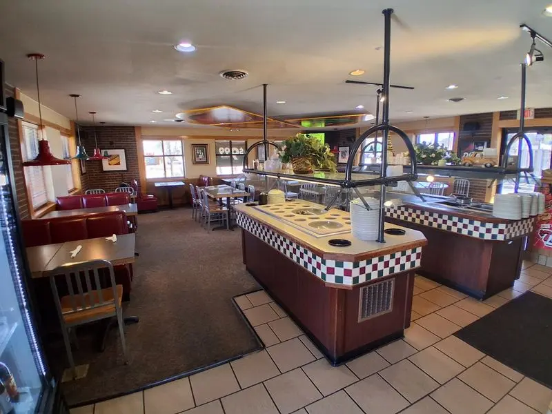 A Sit-Down Pizza Hut That Feels Familiar