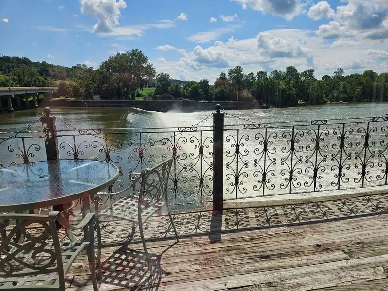 Sunday Lunch Comes With a Roaring Dam