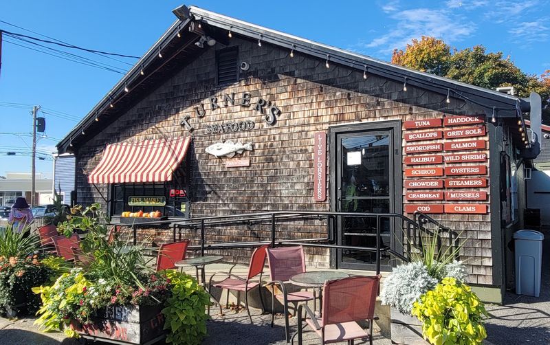 Outdoor Tables for an Unhurried Bite
