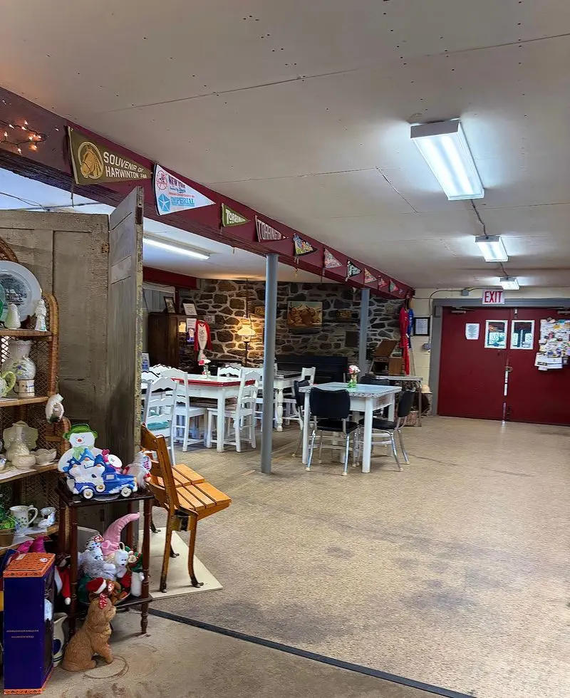 A Caf&eacute; Break Between Booths