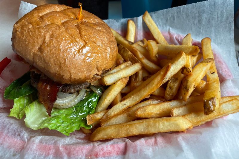 Cheeseburgers Worth Clearing Your Hands For