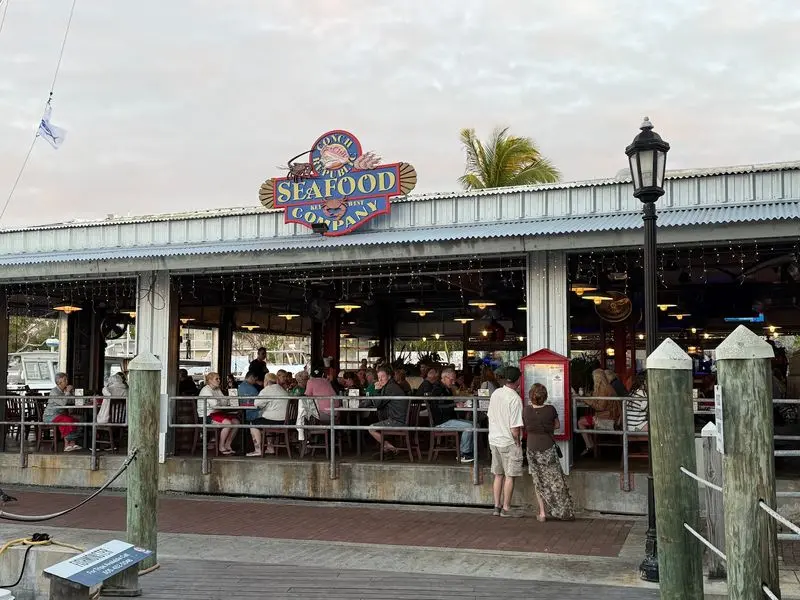 Open-Air Dining With a Lively Island Feel