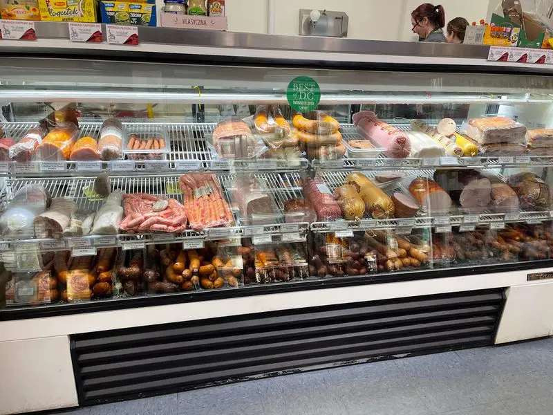 The Deli Counter Where Free Tastes Help You Choose