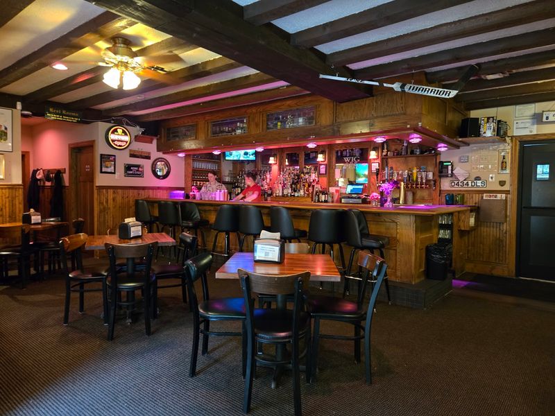 Wig & Pen Pizza Pub - IOWA CITY