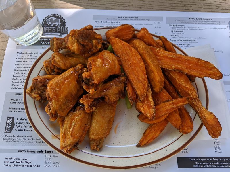 A Wing Reputation That Draws People Across Town