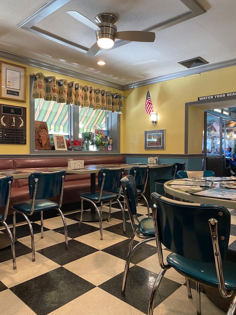 Four Sisters Owl Diner