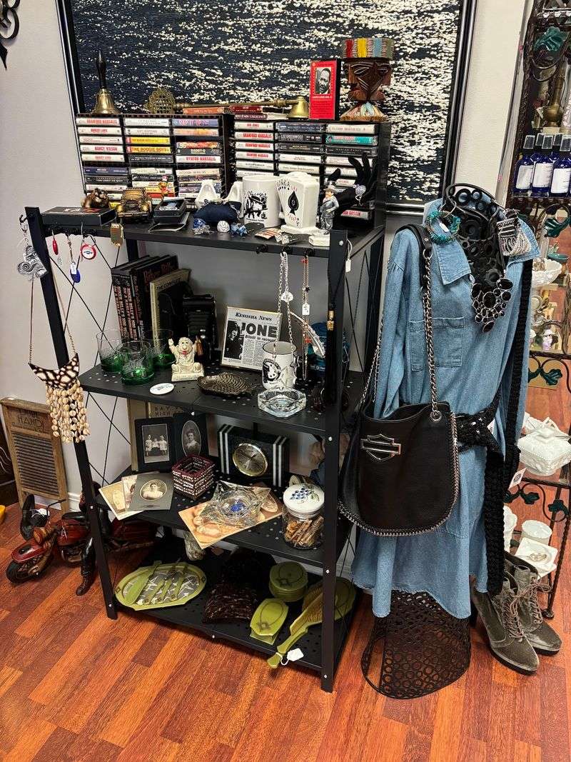 Seventh Avenue Vintage & Vinyl