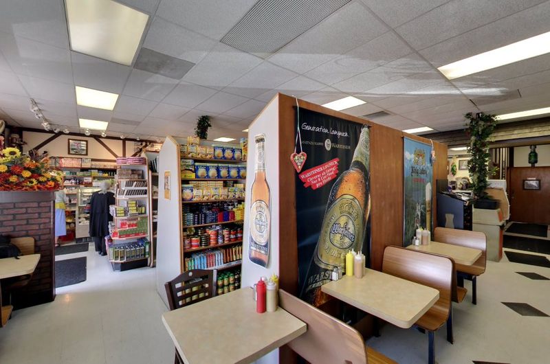Cozy Booths And A Take-A-Number System Worth Learning Fast