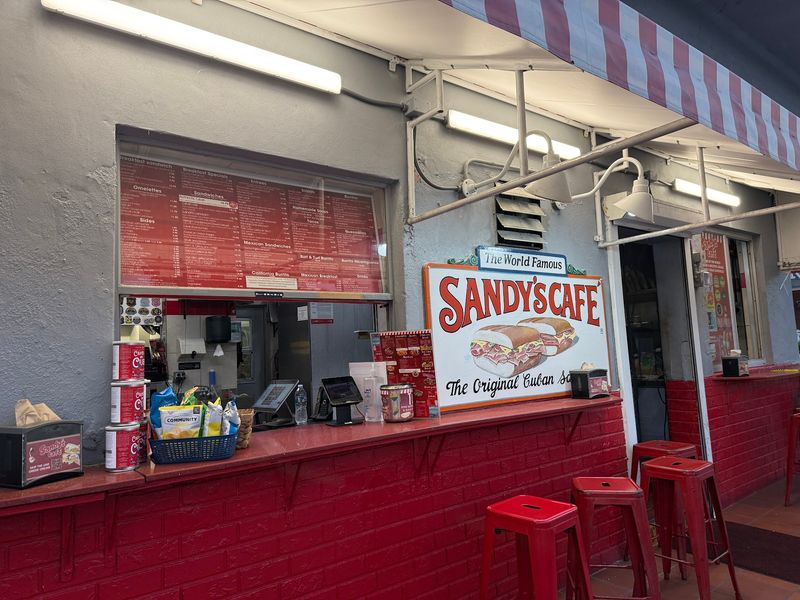 Sandy's Caf&eacute;