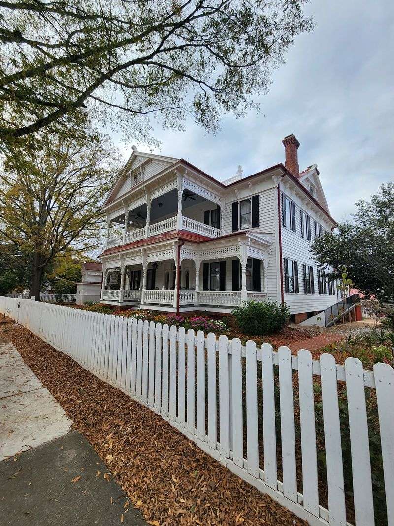 House Tours Tell More Than a Pretty Story