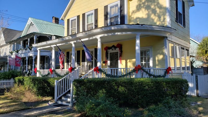 Peek Inside A Dozen Decorated Homes In One Afternoon