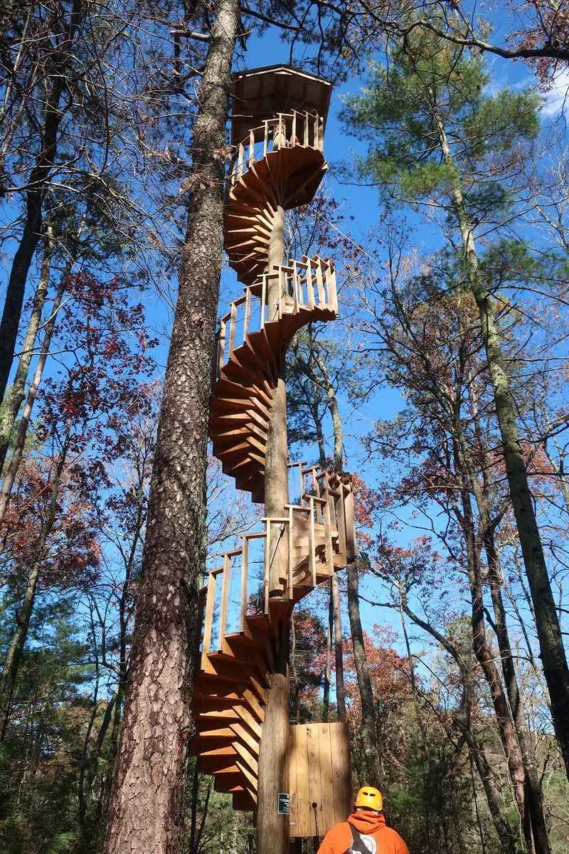 Mountain Color With a Cozy Base: Unicoi State Park, Helen, White County,