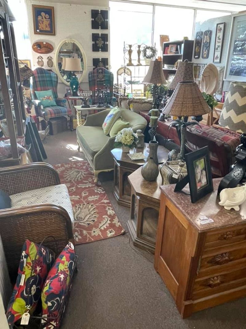 Mid-Century Modern Fans Should Keep Their Eyes Peeled