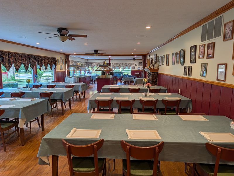 Old School Charm Gives Dinner a Different Pace