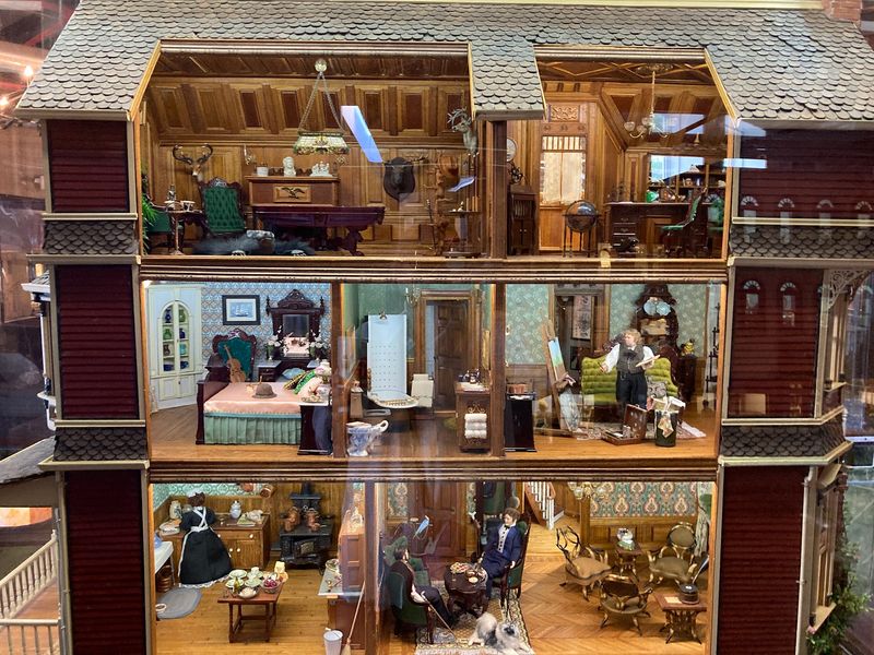Real American History Shrunk Down To Palm Size