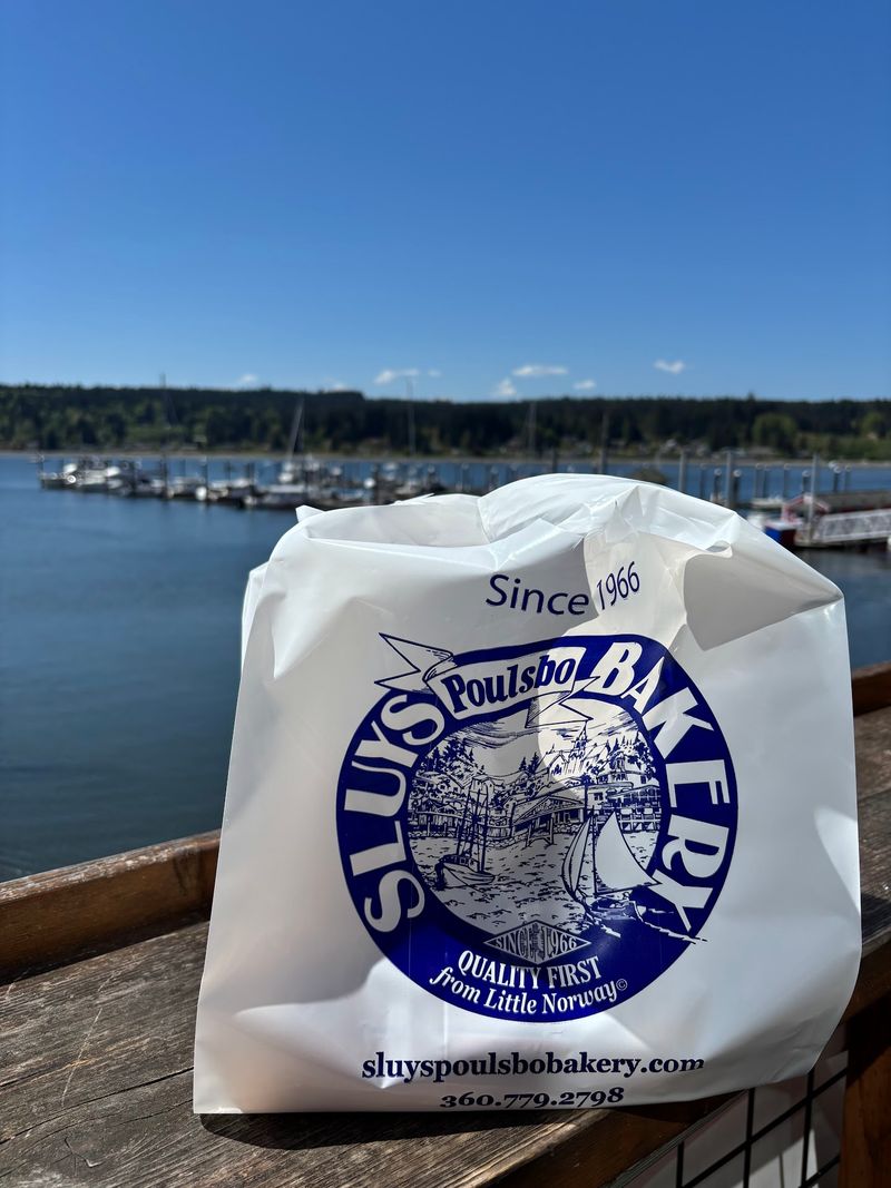 Where To Eat Your Haul And Grab A Coffee