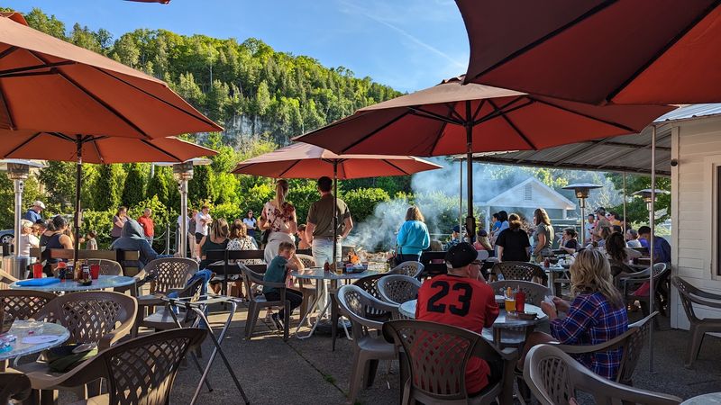 Outdoor Atmosphere Makes Room for Memories