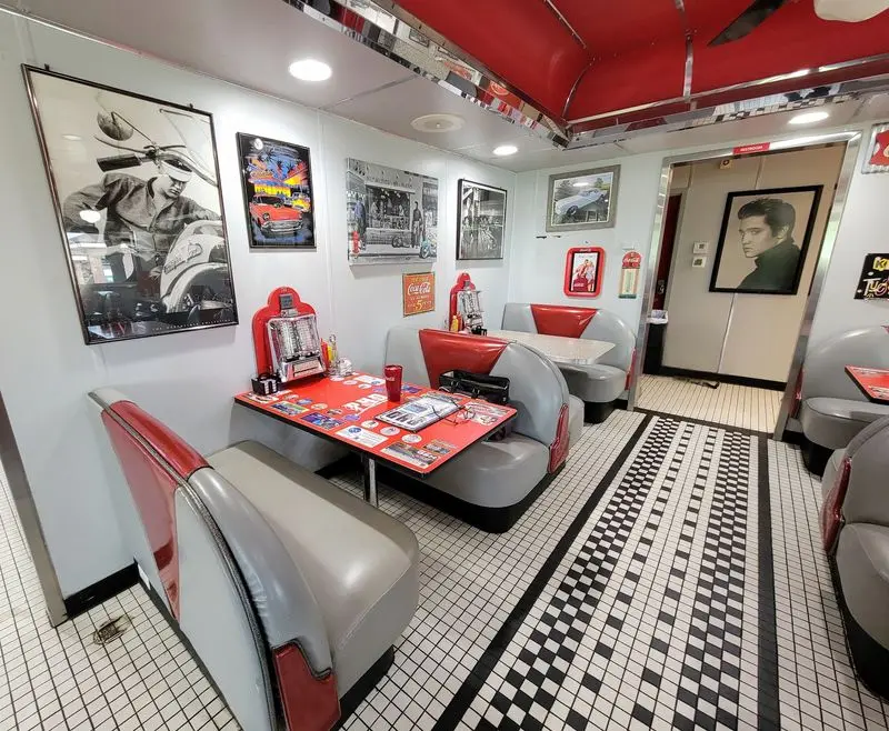 Retro Details Give Lunch a Soundtrack