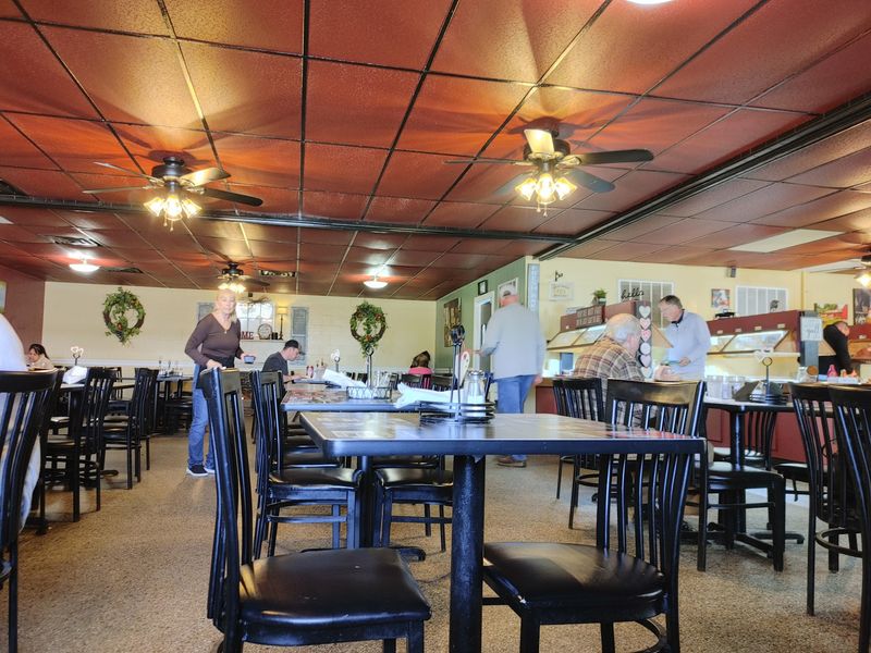 Expect A No-Frills, Family-Friendly Dining Experience
