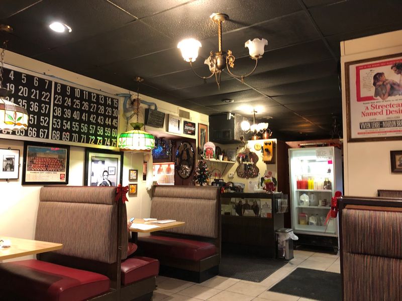 A Mom-And-Pop Room With A Fifties Feel