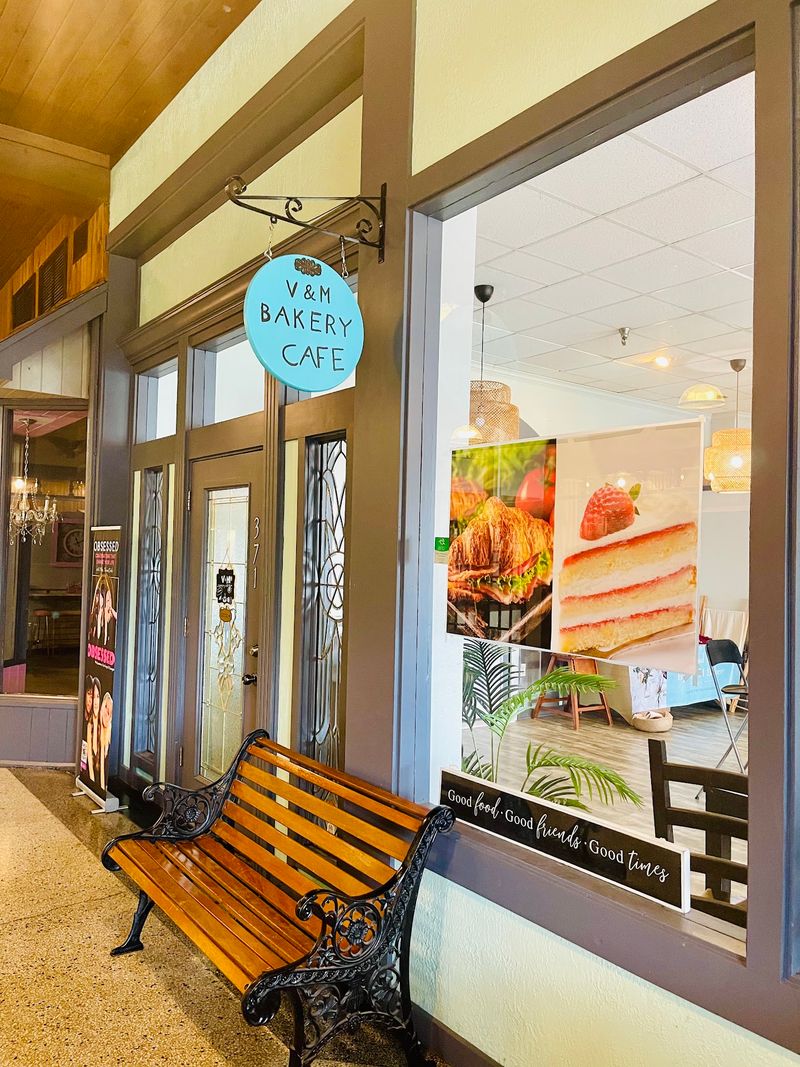 Vegan Monarch Bakery & Caf&eacute; - Winter Haven