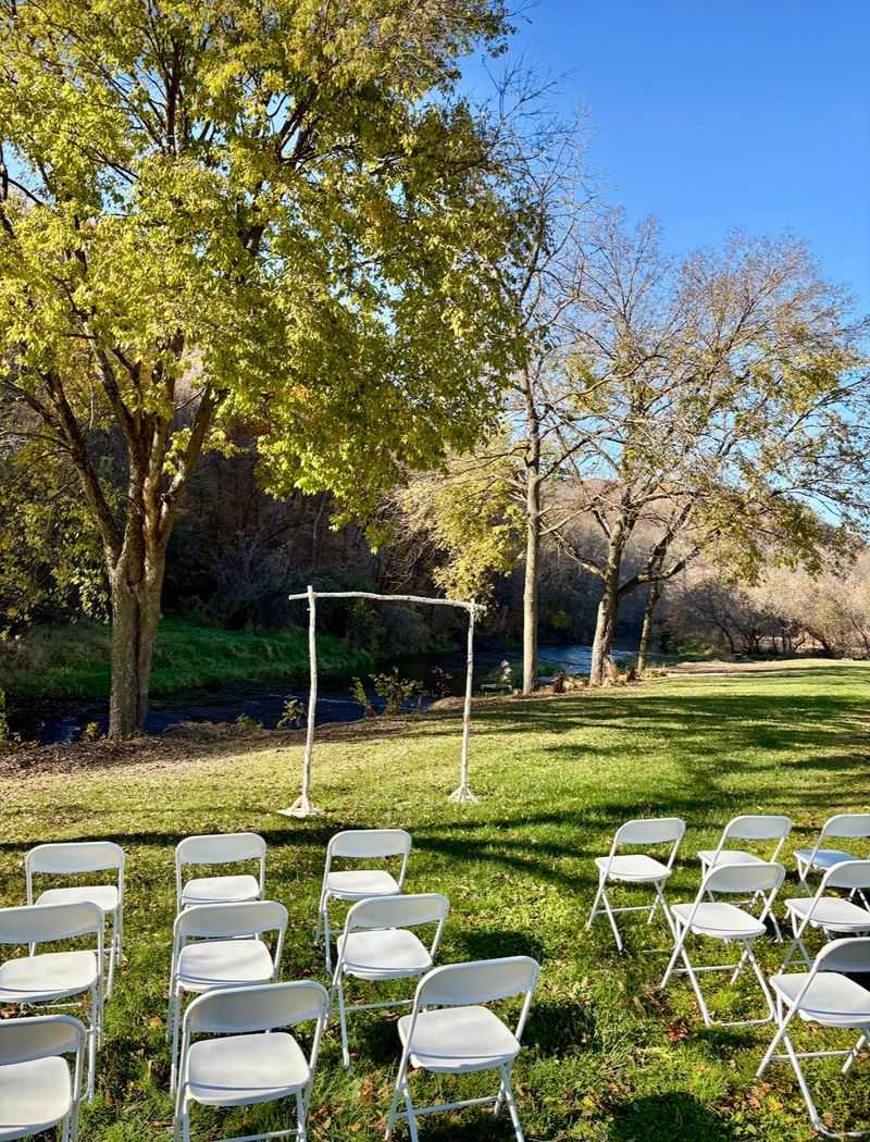 Outdoor Vows With the Mississippi as Your Backdrop