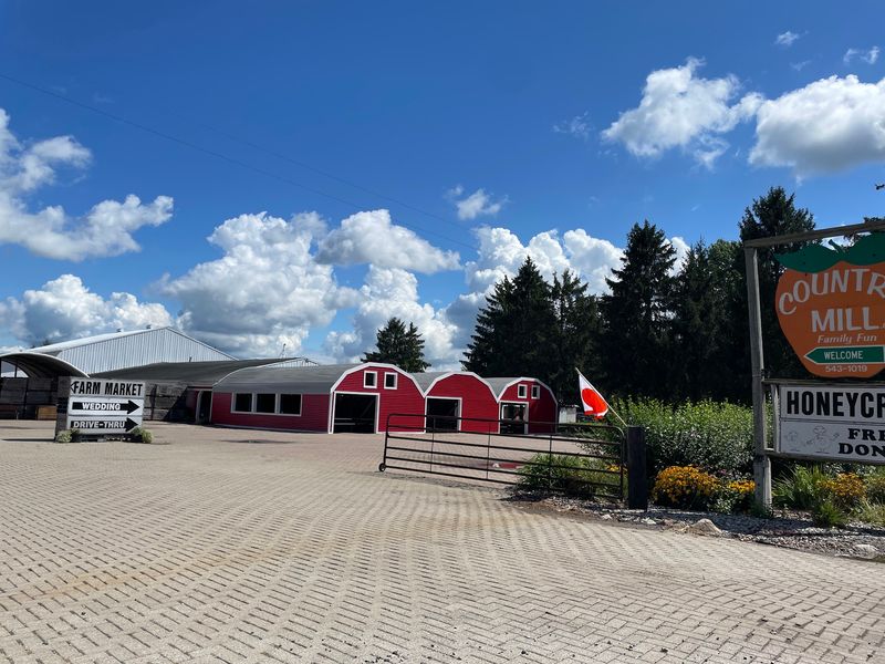 Country Mill Farms, Bakery, Orchard & Cider Mill