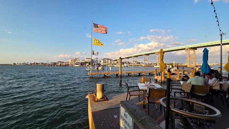 Snug Harbor Waterfront Restaurant: Watch Matanzas Pass Unfold