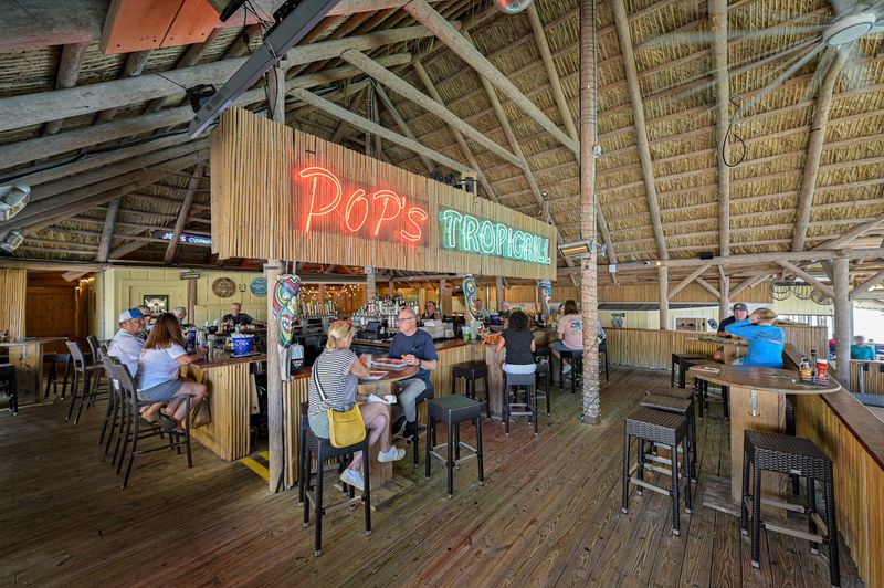 Pop's Sunset Grill: Listen to the Dockside Rhythm