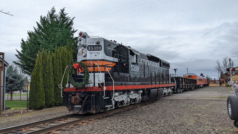 Santiam Excursions