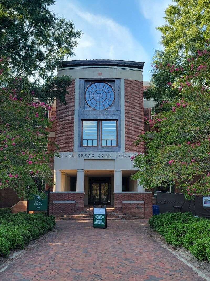 Earl Gregg Swem Library